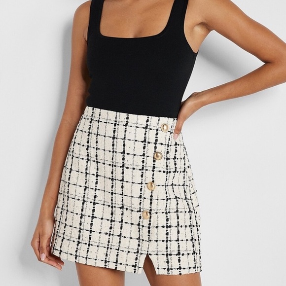 Express Tweed Mini Skirt in Cream and Black with Gold Buttons in Size 12 - Picture 5 of 10